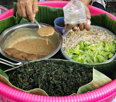 Keunikan Pecel Semanggi